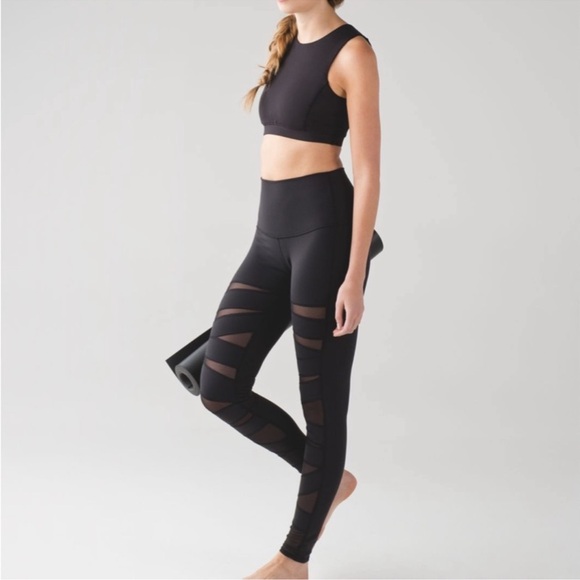 Lululemon // Black High Rise Wunder Under Tech Mesh Leggings - Picture 2 of 10